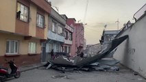 GAZİANTEP - Şiddetli rüzgar okul çatısının bir kısmını uçurdu