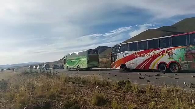 Conflicto por límites: Comunarios de Caracollo levantan bloqueos en la carretera La Paz - Oruro