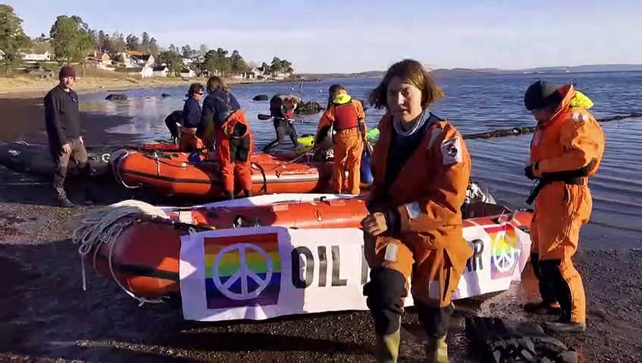 Ativistas bloqueiam petroleiro russo na Noruega
