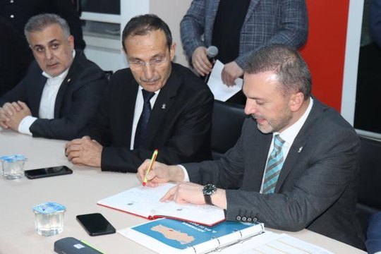 AK Parti'li Kandemir, Adıyaman'da partililerle buluştu
