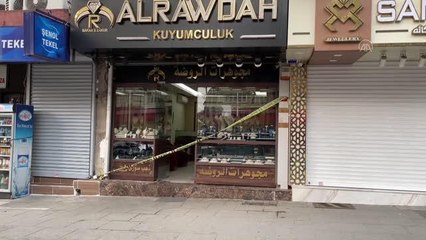 Fatih'te duvarı delinerek girilen kuyumcu atölyesinden altınlar çalındı