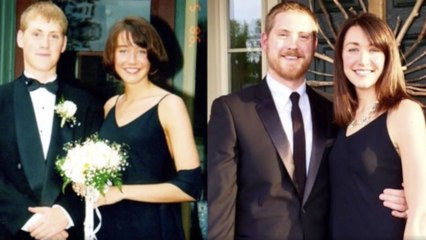 En regardant une photo de son mariage 20 ans plus tard il remarque quelque chose de très étrange