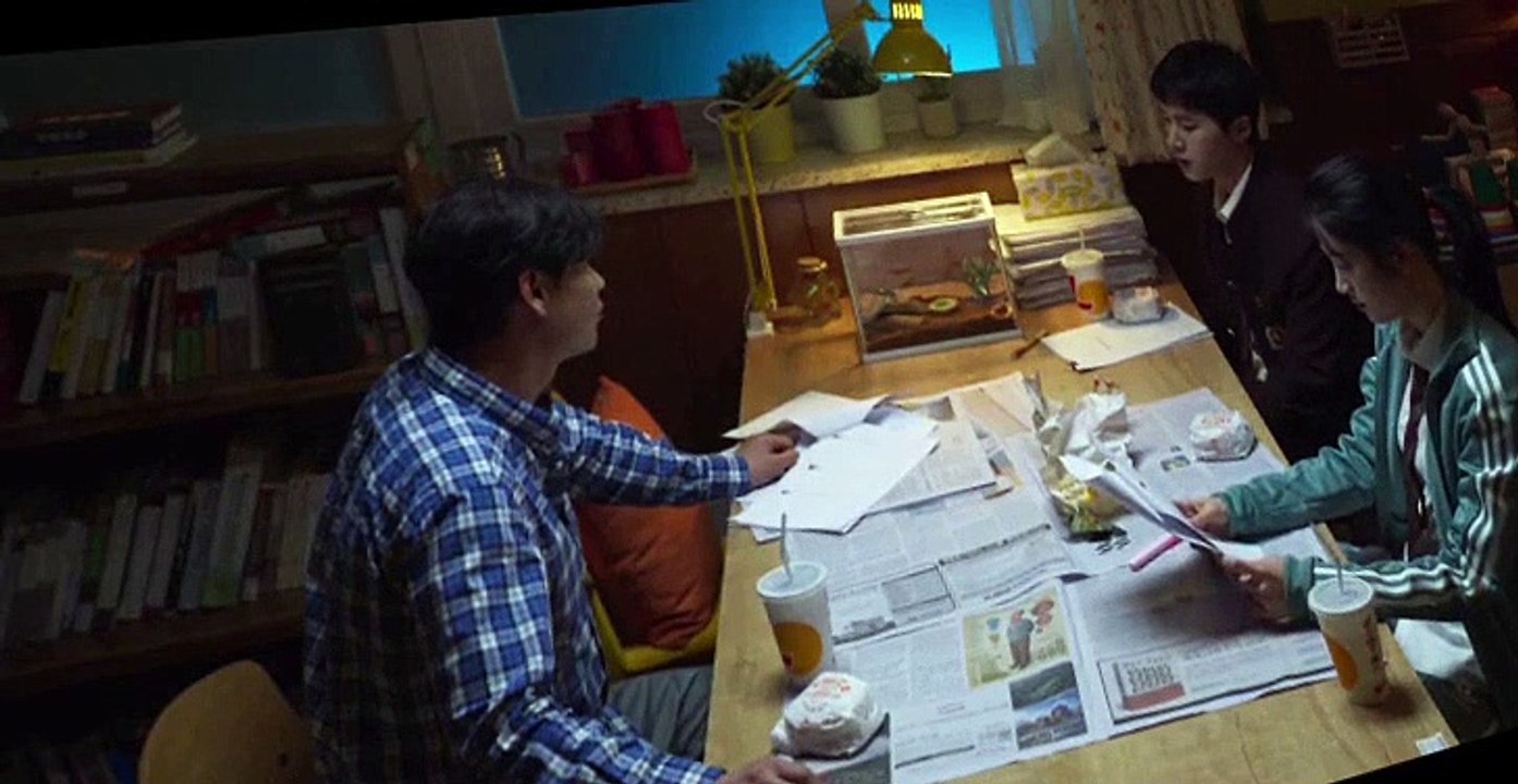 Extracurricular S01 E01
