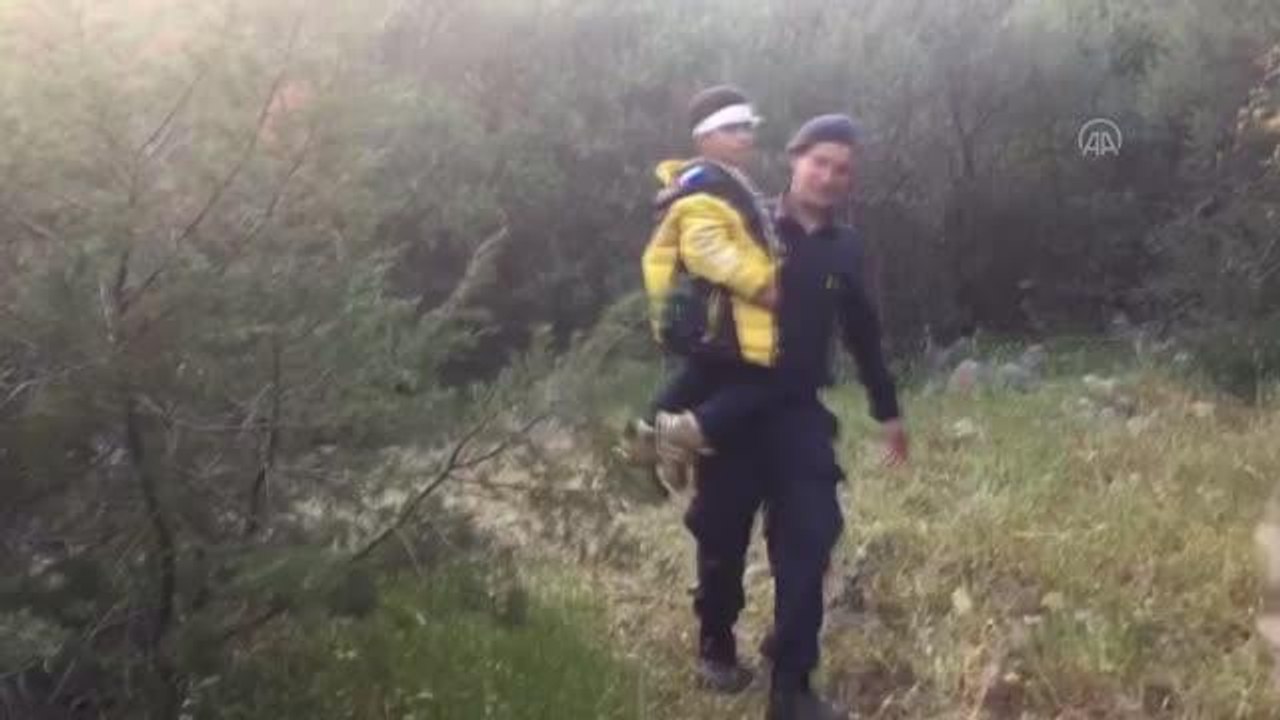 12 göçmen kaçakçısı ile 89 düzensiz göçmen yakalandı