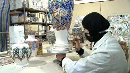 لوحات فنية وإبداع في الخط العربي بالجزائر