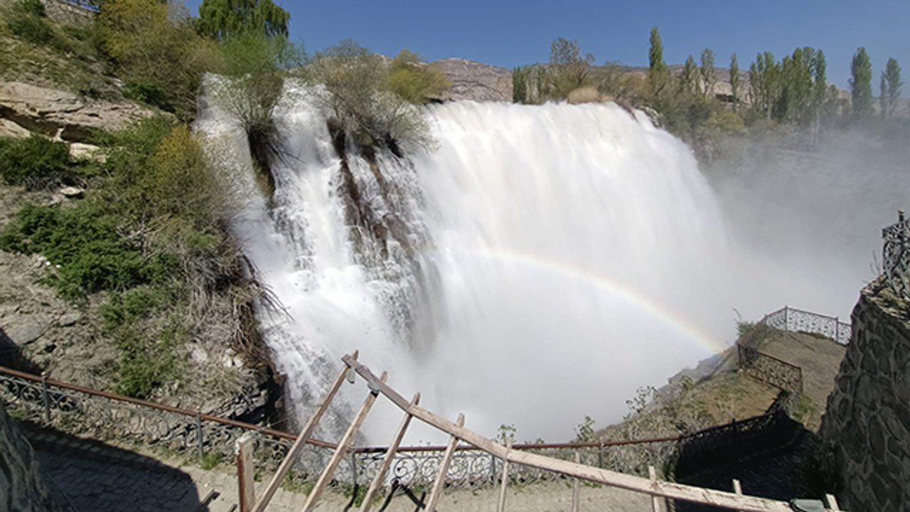 ‘Tortum Şelalesi kurudu’ iddiasına videolu yanıt