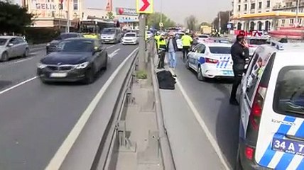 Sahil yolunda bariyerlere çarpan motosikletli hayatını kaybetti