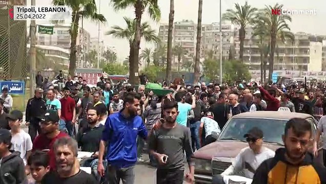 تصاویری از تیراندازی و تشییع اجساد قربانیان کشتی غرق شده در طرابلس لبنان