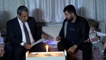 CHP, elektriği kesik AKP'li aileyi ziyaret etti   