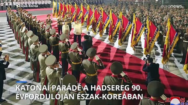 Katonai parádét tartottak az észak-koreai hadsereg 90. évfordulóján