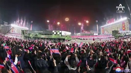 北, 열병식서 ‘괴물’ ICBM·SLBM 과시…더 커진 핵위협