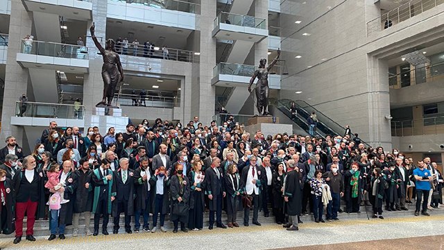 Avukatlardan Gezi için adalet nöbeti