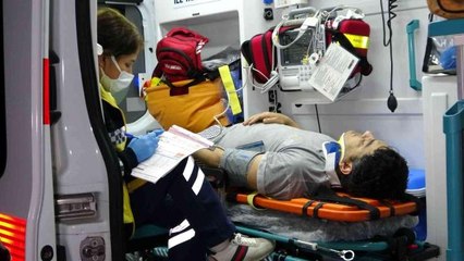 Alkollü sürücü çam ağacına çarptı: 1'i ağır 2 yaralı