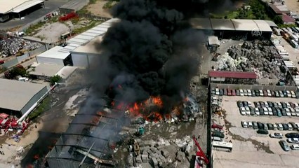 İzmir'de geri dönüşüm fabrikasında yangın