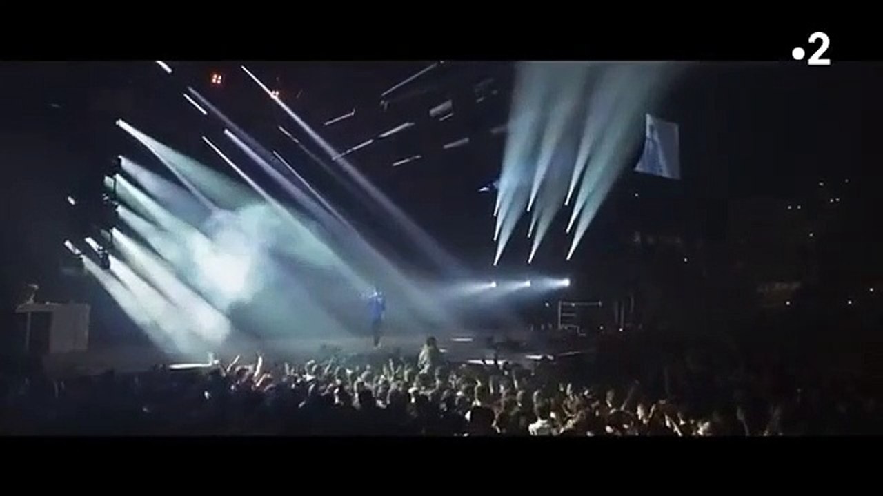 Damso chante "Macarena" en live à Paris