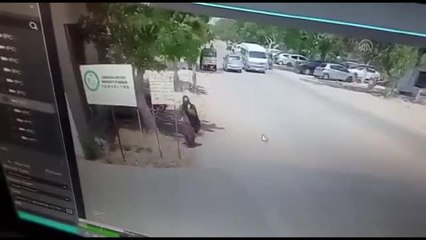 Pakistan'da bir üniversitede meydana gelen patlamada 4 kişi öldü