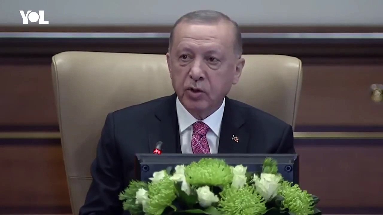 Erdoğan konuşmaya başlayınca gelip uyardılar: Canlı yayında değiliz