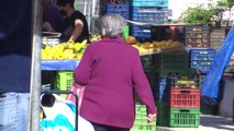 Crisi, pandemia e ora inflazione: il carrello leggero dei pensionati greci