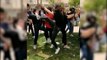 Ortalık savaş alalına döndü! Kız öğrenciler parkta tekme tokat kavga etti