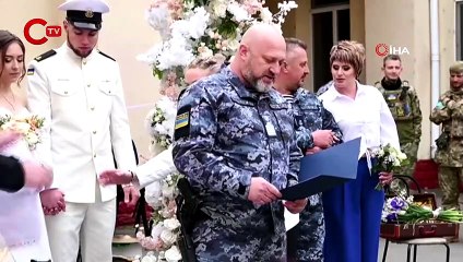 Sıkıyönetim altındaki Odessa’da komutanlar nikah kıydı