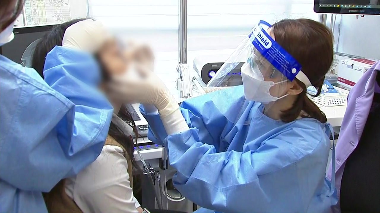 오늘밤 9시까지 7만 5,323명 확진...1주 전보다 3만 2천여 명↓ / YTN
