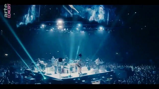 Arcade Fire chante Ready to Start à Bercy