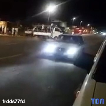 Ce camion chute avec plein de monde dedans !