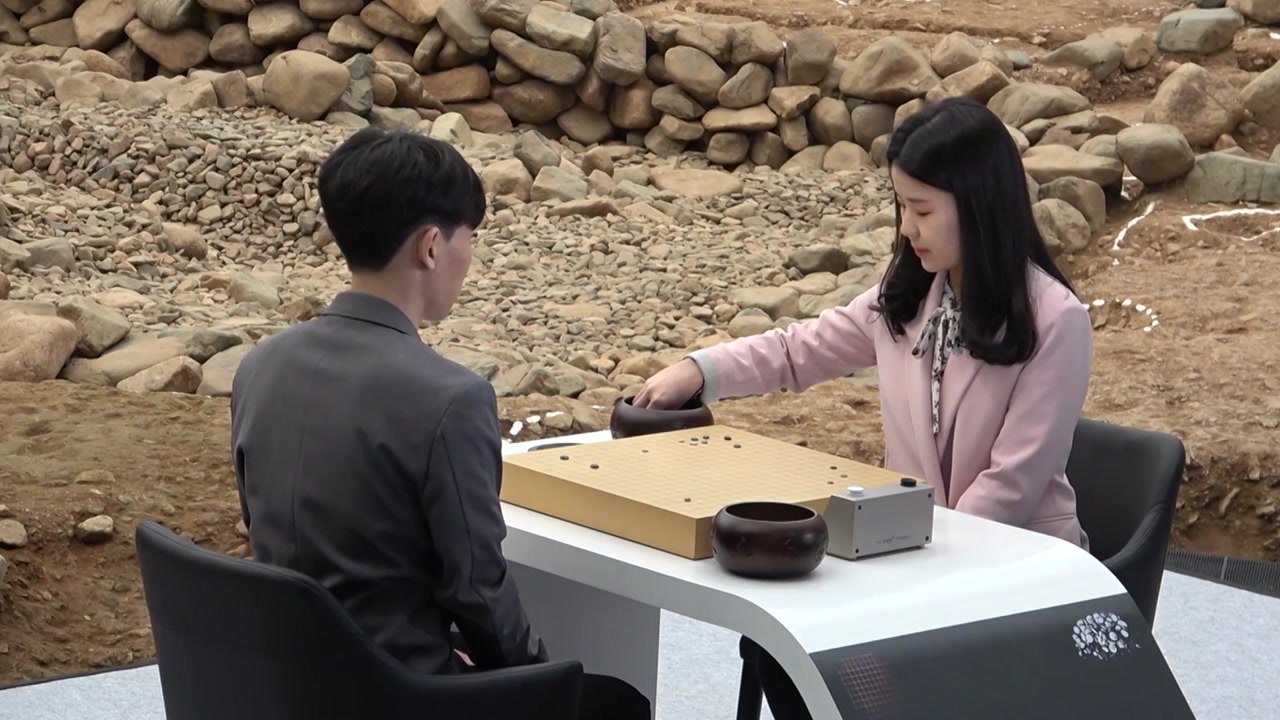 1,500년 전 신라 고분 출토 자갈돌로 바둑 대국 / YTN