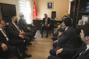 Bakan Kasapoğlu, merhum Dr. Sadık Ahmet'in kabrini ziyaret etti