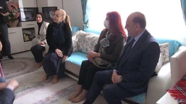 Son dakika haberleri! GÜMÜŞHANE - Bakan Bilgin'den şehit öğretmen Necmettin Yılmaz'ın ailesine ziyaret