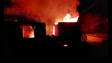 Son dakika haber: TUNCELİ'DE YANGIN EV VE DEPO KULLANILMAZ HALE GELDİ