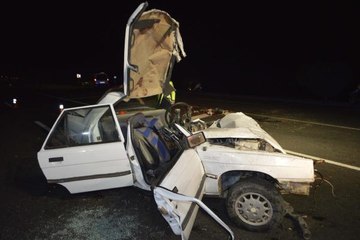 ADIYAMAN'DA TAKSİ İLE ÇARPIŞAN OTOMOBİL DEMİR YIĞININA DÖNDÜ 1 ÖLÜ, 1 YARALI