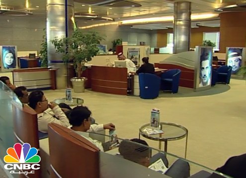 ما حجم استثمارات البنوك العاملة في الإمارات بسندات الدين؟
