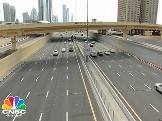 ما العوامل التي تدعم القوة الائتمانية للإمارات؟