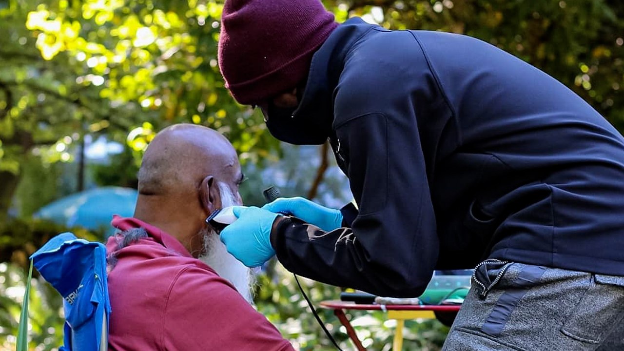Seattle Street Barber Gives Free Haircuts To People Experiencing Homelessness