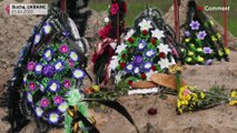 شاهد: حفر وتجهيز قبور جديدة في مقبرة بوتشا شمال غربي كييف