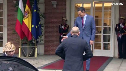 Sánchez apoya a Bulgaria ante el "chatanje" de Rusia de cortar el gas a búlgaros y polacos