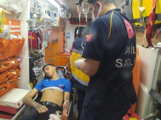 Adana'da otobüs durağında bıçaklı kavga: 4 yaralı