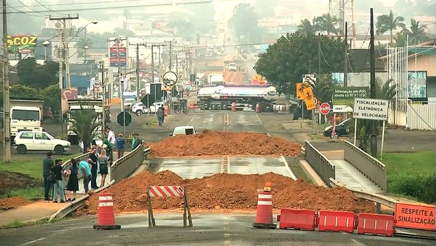 Imagens mostram caos em Pouso Redondo por causa de ponte interditada na BR-470