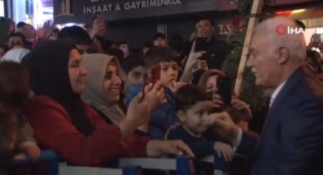 Sultangazi'de Nihat Hatipoğlu'na yoğun ilgi