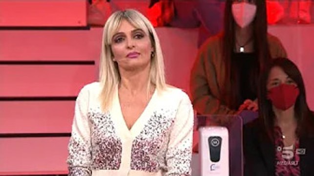 Veronica Peparini spara a zero sulla collega di Amici Fa sempre le solite moine Protagonista del