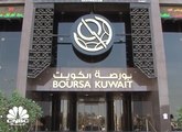 بورصة الكويت تستقبل الحظر الكلي بتراجعات وانحسار في السيولة