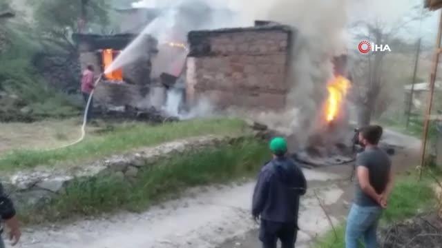 Tunceli'de yanan 2 depo kullanılamaz hale geldi