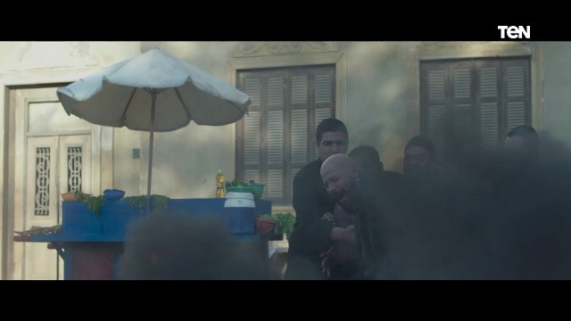 شاف التاكسي اللي بيشتغل عليه بيتحرق قصاد عينه وكل ده علشان يرجع يشتغل مع الجماعة