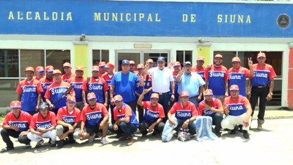 Entregan uniformes al equipo de béisbol de Siuna que participa en torneo caribeño
