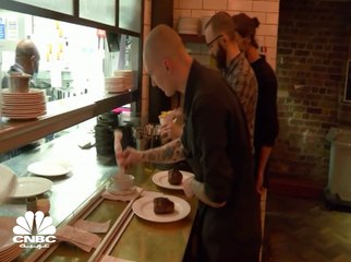 إيرادات المطاعم البريطانية ترتفع عقب إطلاق برنامج الدعم