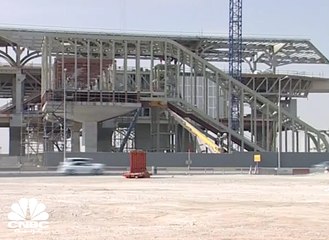 قطر ترفع الحد الأدنى لأجور العمال بنسبة 25%