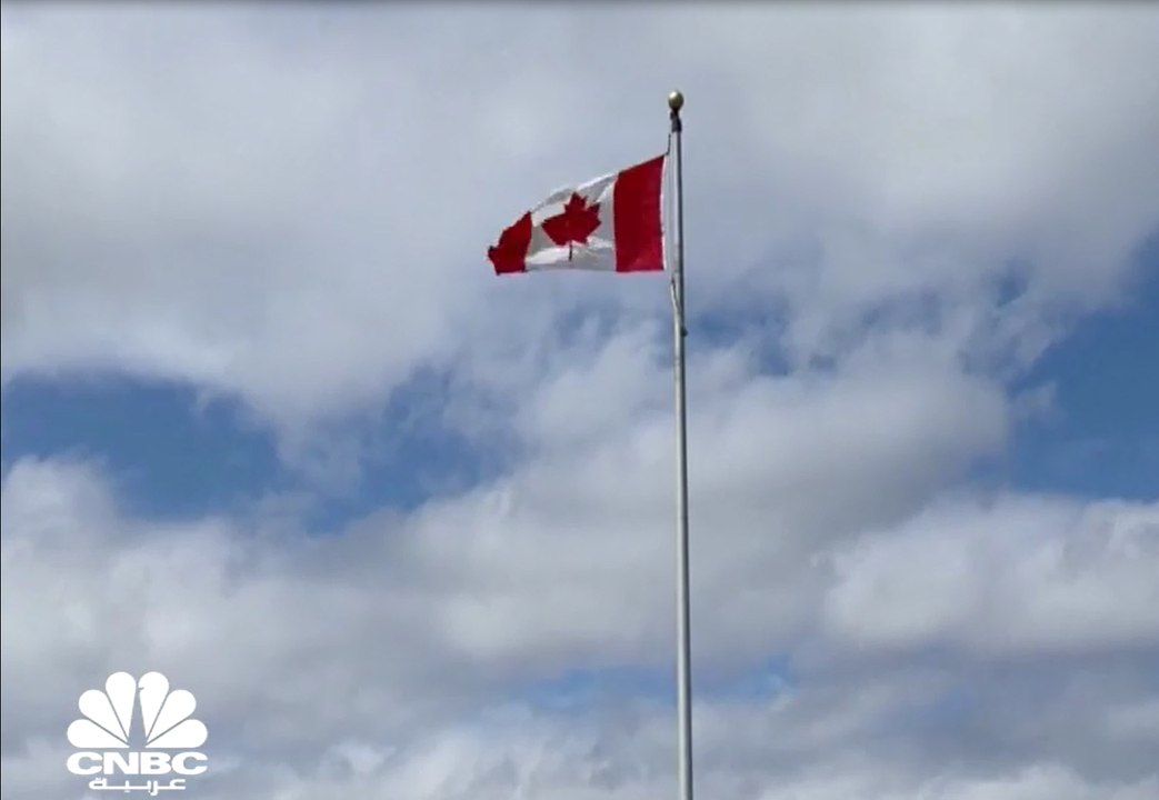 البنك المركزي الكندي يشير إلى احتمالية رفع أسعار الفائدة