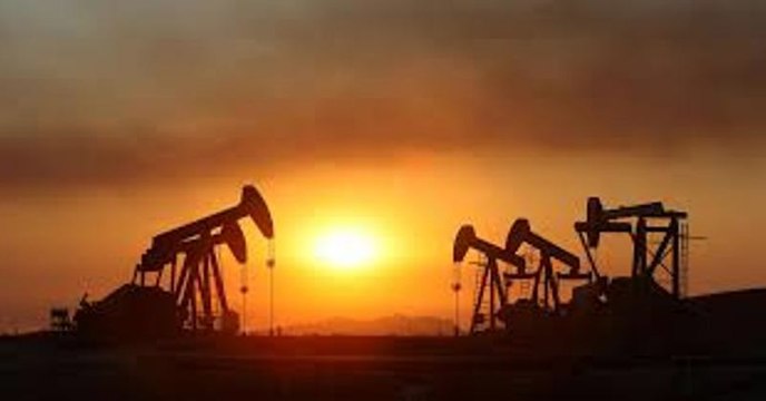 النفط يسجل مكاسب للأسبوع الرابع التوالي