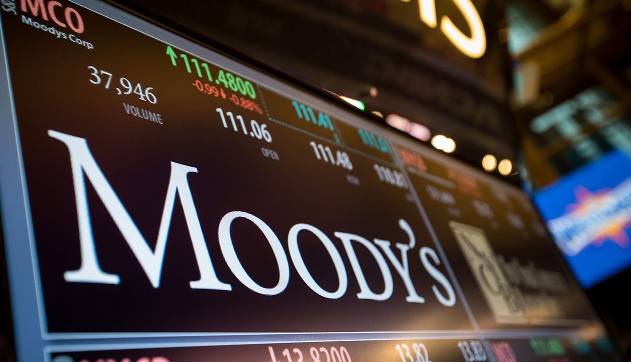 تبعات كورونا تضغط على نظرة Moody's للبنوك الخلي...